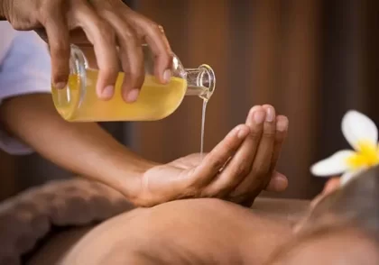 آموزش ماساژ صورت با روغن زیتون