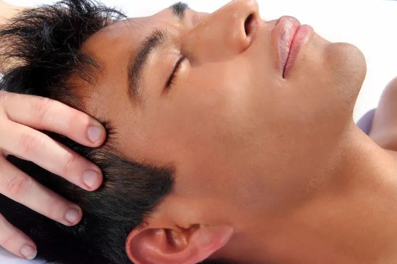 آموزش ماساژ سر برای آرامش
