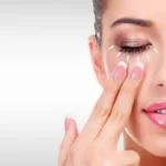 ماساژ دور چشم با استفاده از آلوئه ورا