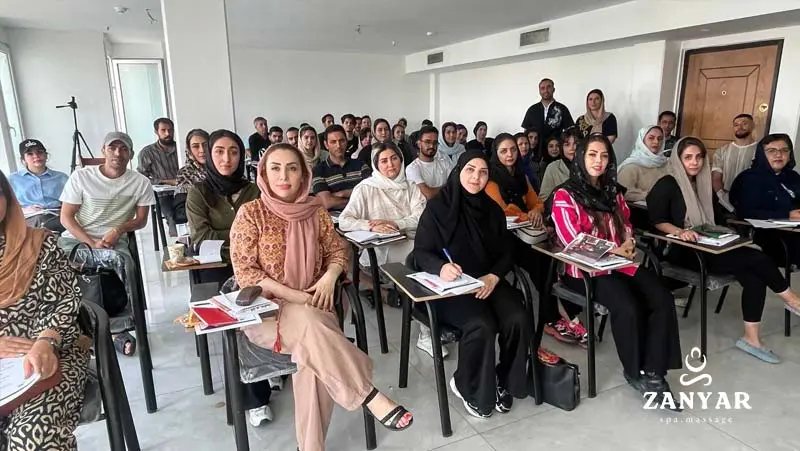 کلاس حضوری کاربر ماساژ در مرکز زانیار - تیرماه 1404