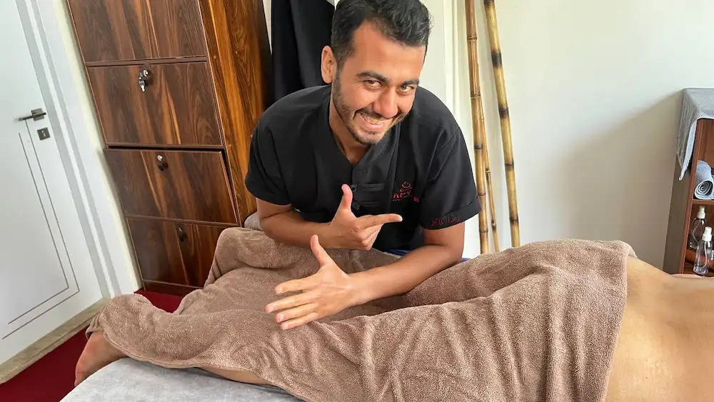 ماساژ و بدن: چگونه ماساژ به سلامت جسمانی کمک می‌کند؟