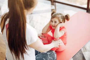 چه کودکانی نباید ماساژ بگیرند؟