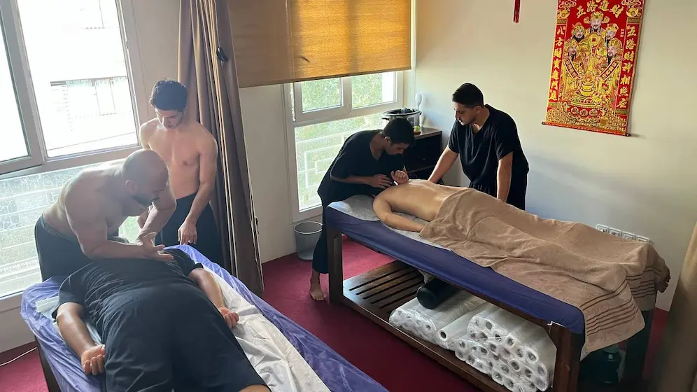 ماساژ و برسی چگونگی تاثیر آن بر انعطاف پذیری عضلات