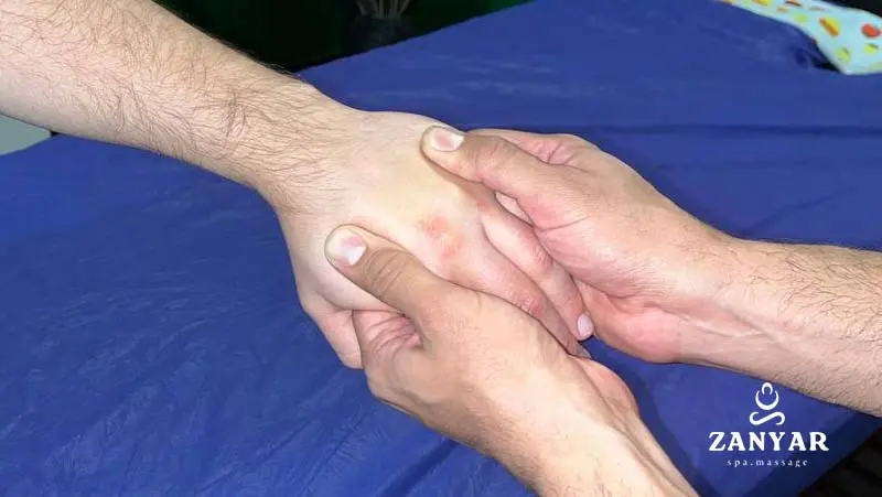 ماساژ پشت دست