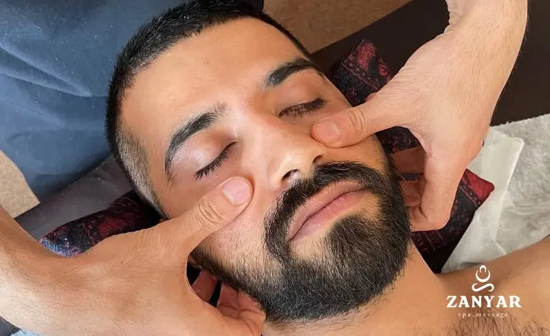 ماساژ برای کاهش تیرگی دور چشم