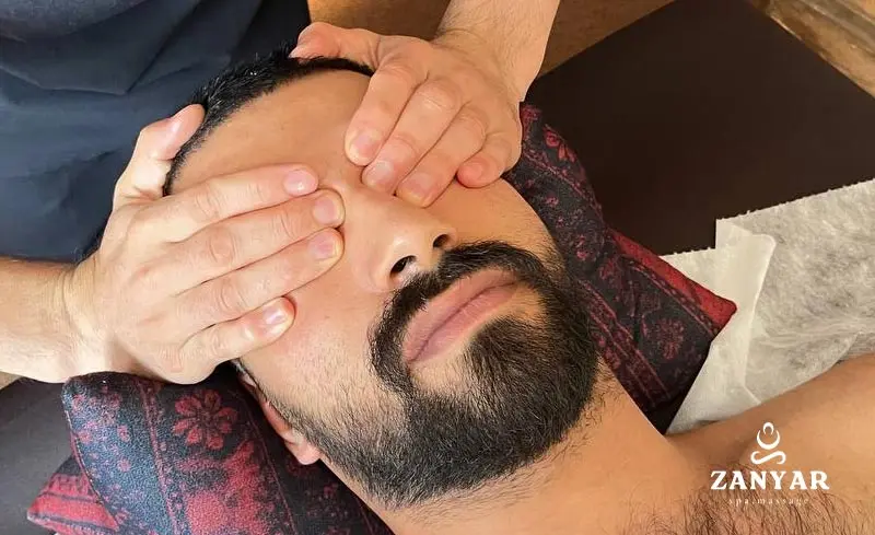 ماساژ برای کاهش خطوط و چروک دور چشم