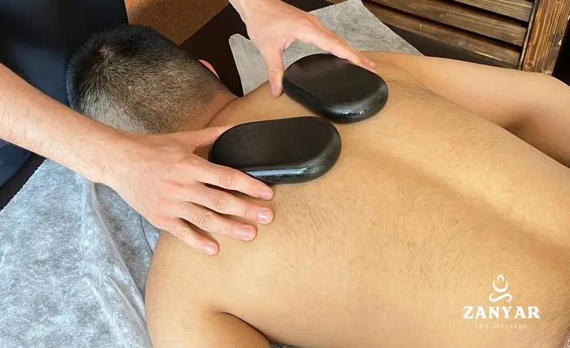 ماساژ سنگ داغ برای ارامش اعصاب