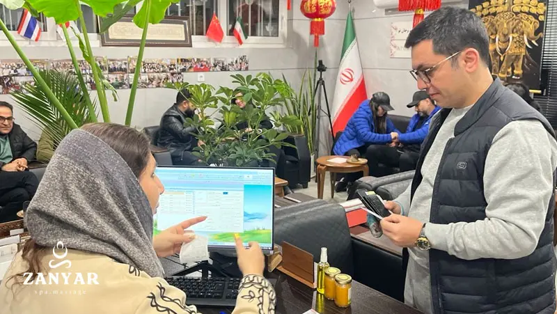 مشاوره دادن به مراجعه کننده قبل از ماساژ