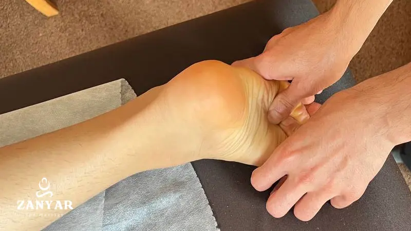عکس ماساژ رفلکسولوژی پا