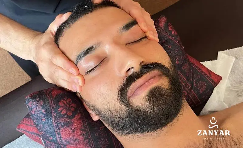 ماساژ برای کاهش پف زیر چشم