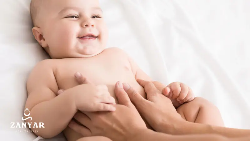 نحوه ماساژ شکم نوزاد برای کاهش نفخ و دلدرد