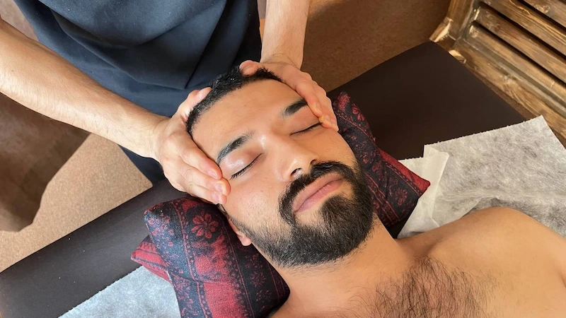 چه افرادی بیشتر از ماساژ برای خستگی چشم سود می برند؟